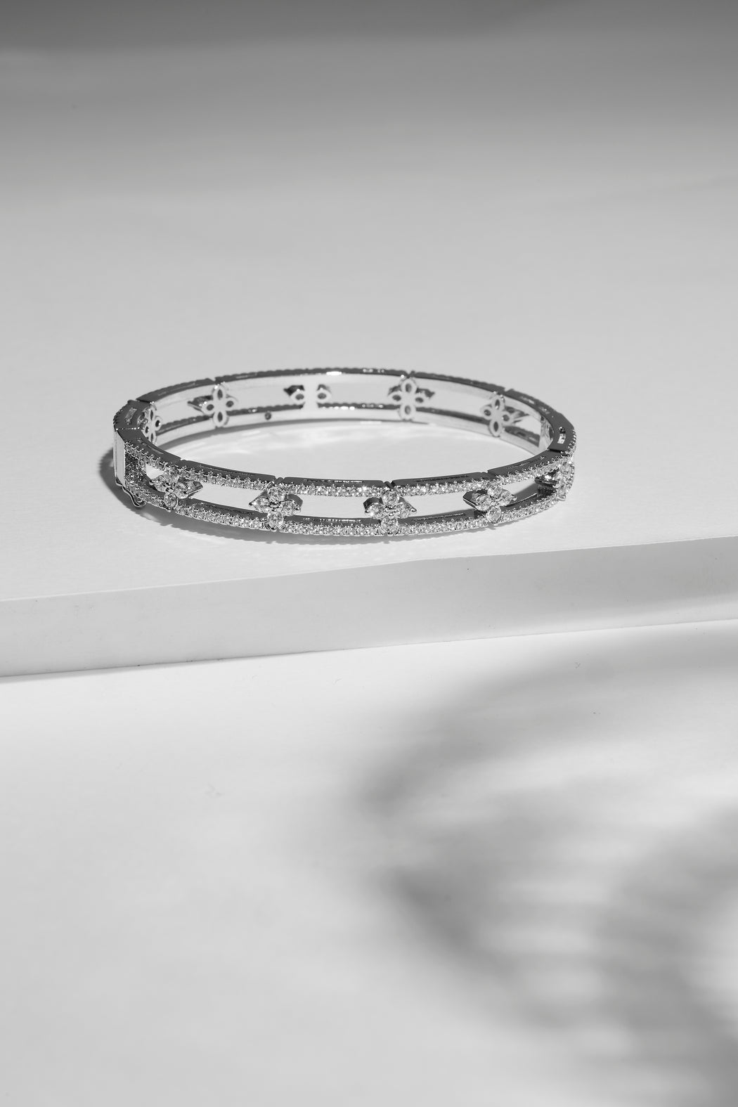 Floral motif diamond 14k gold bangle