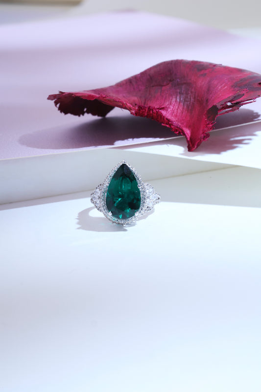 Emeral and diamond cocktail ring